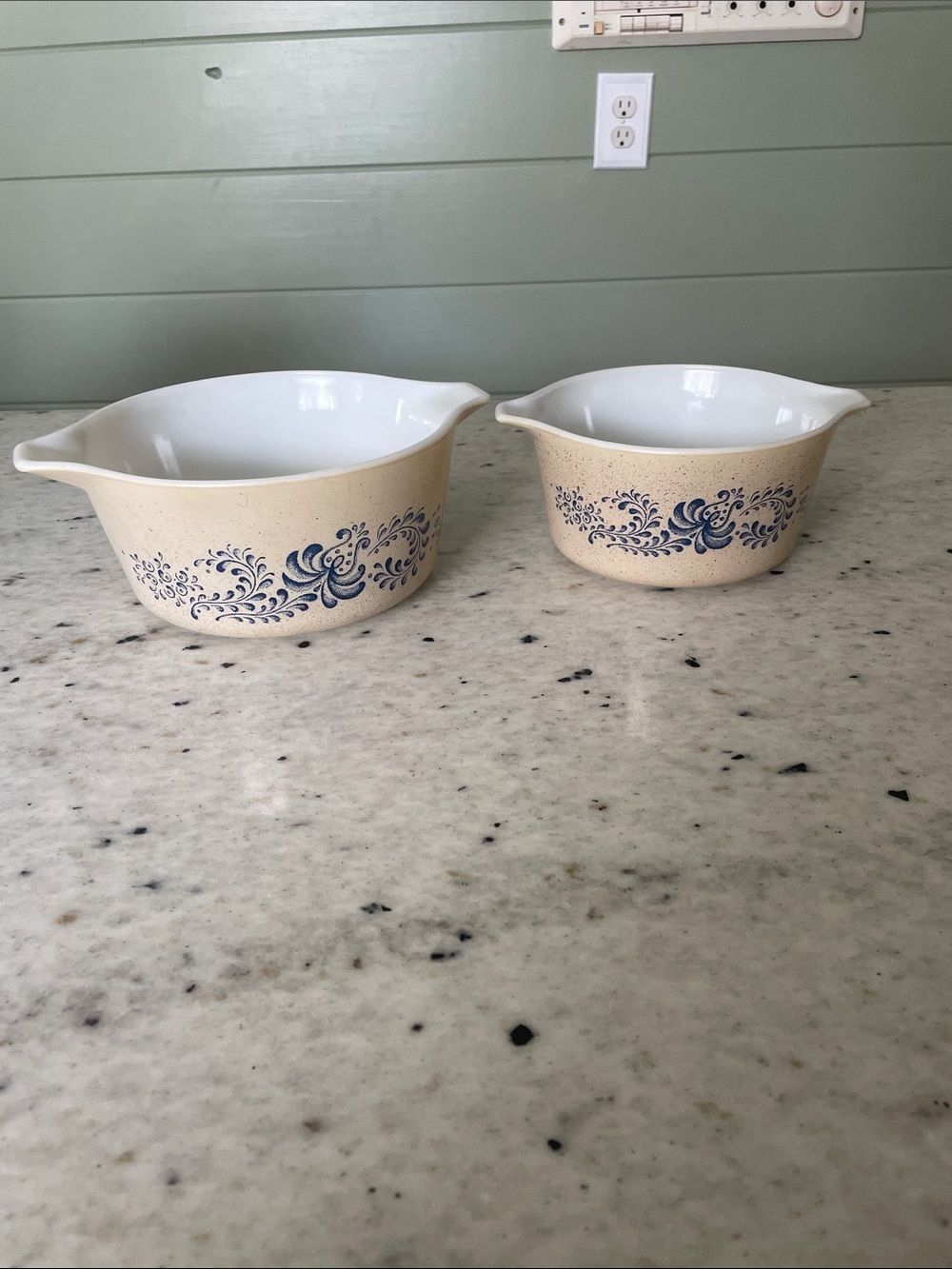 Vintage Pyrex Blue Floral Speckled nesting Mixing Bowls set - Cream and Blue
